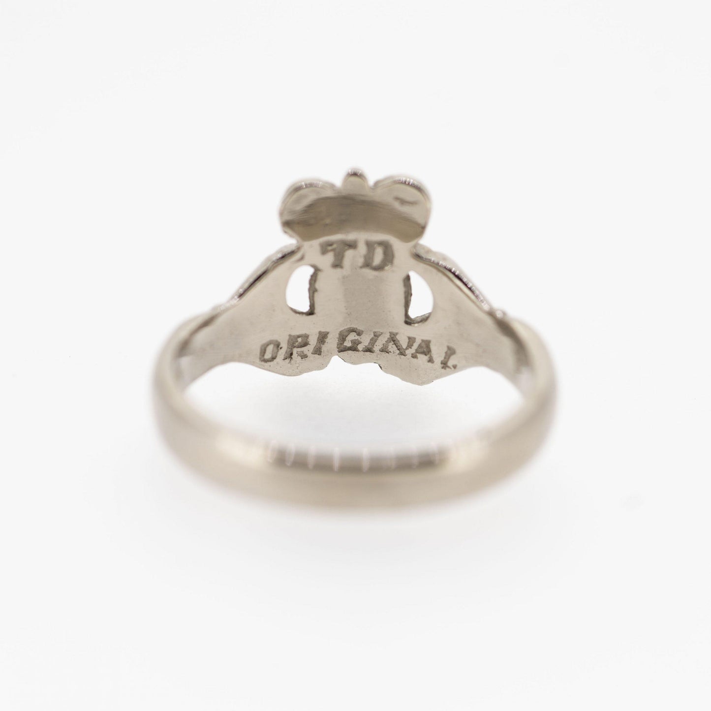 LADIES 18CT WHITE GOLD CLADDAGH RING